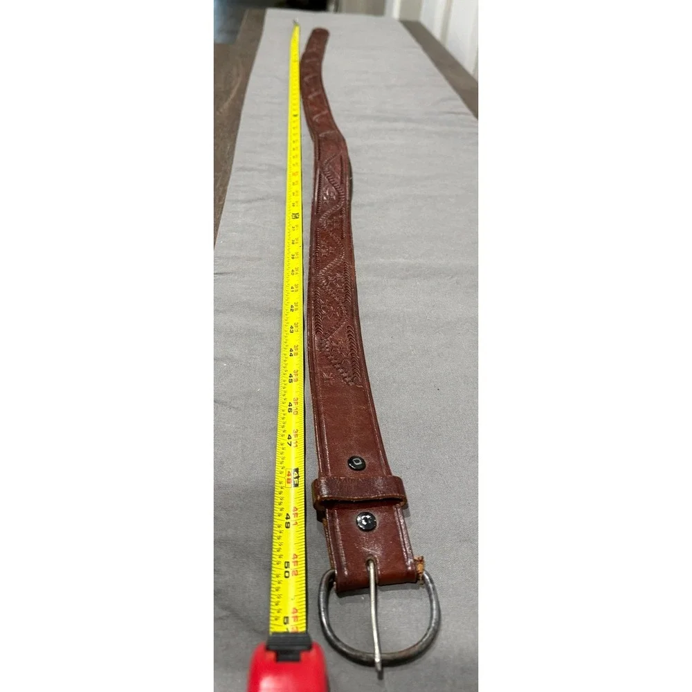 Vintage Mens Brown Tooled Leather Western Belt Horseshoe Buckle 53 Inch Long